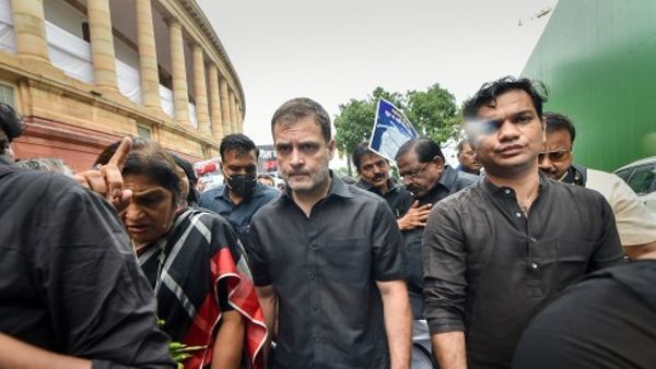 कांग्रेस का हल्लाबोल : राहुल गांधी 6 घंटे बाद रिहा, केंद्र पर गंभीर आरोप, जानिए 10 प्रमुख बिंदु