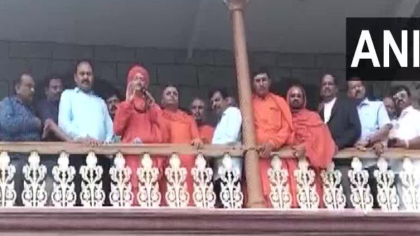 कर्नाटक में बलात्‍कार के आरोपी लिंगायत मठ के संत द्रष्टा ने मठ में वापस आकर कहा-डरने की जरूरत नहीं