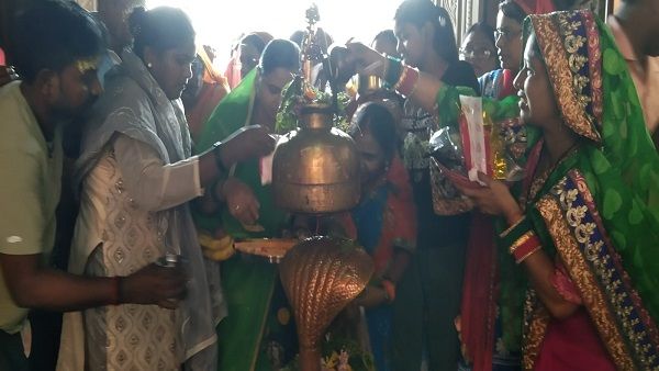 गोरखपुर: सावन के अंतिम सोमवार पर शिवालयों में उमड़े श्रद्धालु