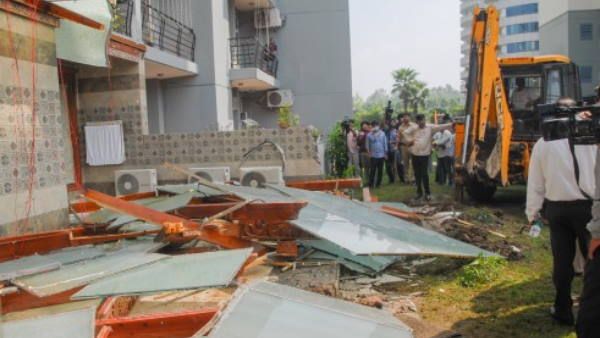 'गालीबाज' श्रीकांत त्यागी पर योगी सरकार का एक्शन, बुलडोजर ने तोड़ा अवैध निर्माण