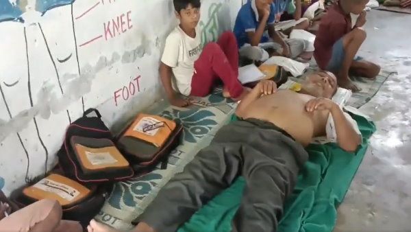 क्या ऐसे होते हैं सरकारी स्कूल के टीचर ? क्लासरूम में कपड़े उतारकर सो गए, VIDEO वायरल