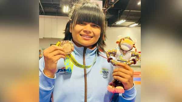 'वोट मोदी और योगी के लिए मांगेंगे और नोट केजरीवाल से चाहिए', रेसलर दिव्या पर AAP का पलटवार