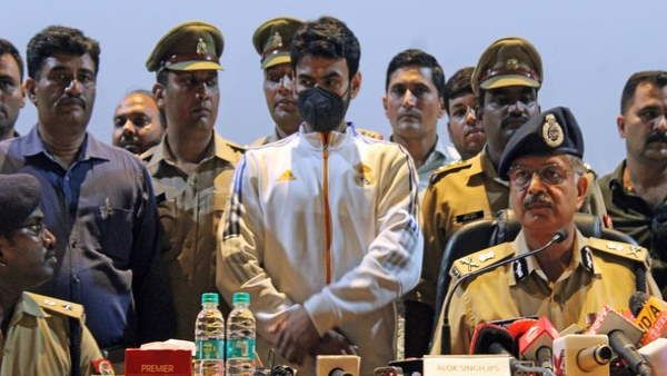 नोएडा से मेरठ तक गालीबाज नेता श्रीकांत त्यागी ने 4 दिन के अंदर बदली थी 15 गाड़ियां, जानें कैसे हुई धरपकड़