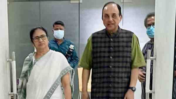 पश्चिम बंगाल की सीएम ममता बनर्जी से मिले सुब्रमण्यम स्वामी, बताया- करिश्माई और साहसी नेता