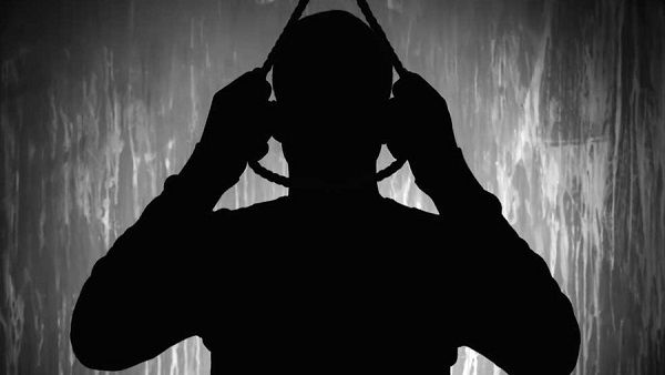 ऑफिस की लड़की ने बुरी नजर से देखने का लगाया आरोप, आहत होकर व्यक्ति ने की आत्महत्या