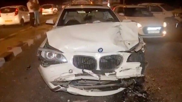 दिल्ली: पूर्व विधायक की तेज रफ्तार BMW ने कई वाहनों को मारी टक्कर, 5 घायल