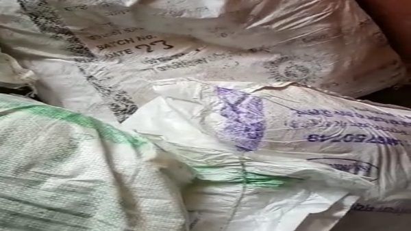 भिंड में आंगनबाड़ी में बांट दिया गया एक्सपायरी डेट का टेक होम राशन