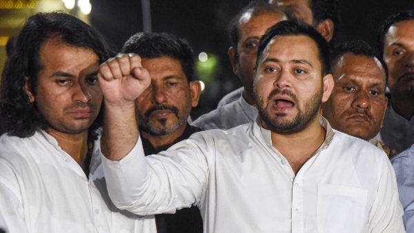 'बिहार का मुख्यमंत्री मैं नहीं वो हैं', 10 लाख नौकरियों के वादे पर ये क्या बोल गए डिप्टी सीएम तेजस्वी?
