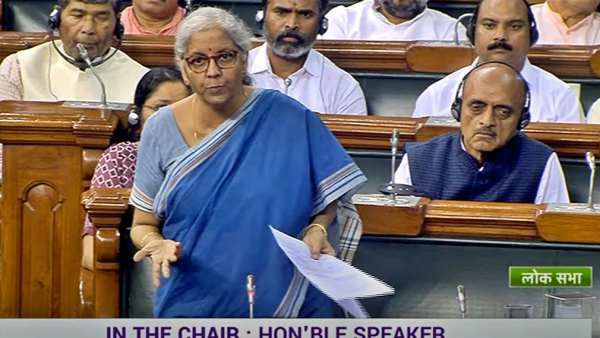 संसद में बोलीं वित्त मंत्री, भारत में मंदी की आशंका 0, अर्थव्यवस्था के संकेत पॉजिटिव