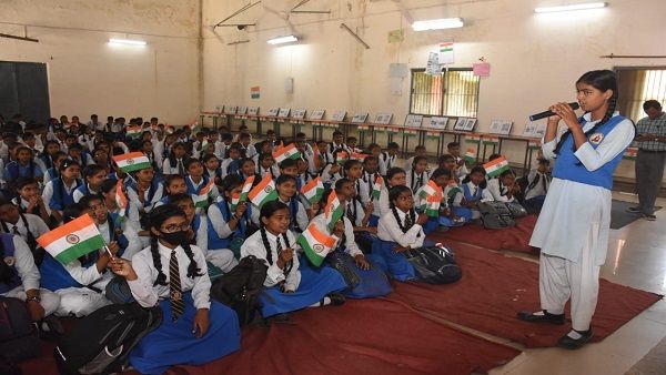 आजादी का अमृत महोत्सव: देशभक्ति के रंग में रंगा गोरखपुर,हर घर फहराया तिरंगा