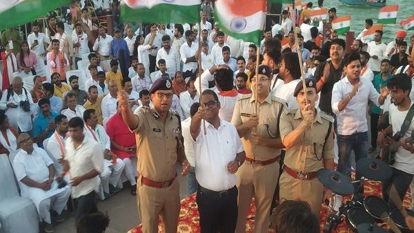 Independence Day: आजादी के अमृत महोत्सव में शामिल हुए एक लाख लोग,राष्ट्रगान का बनाया रिकार्ड