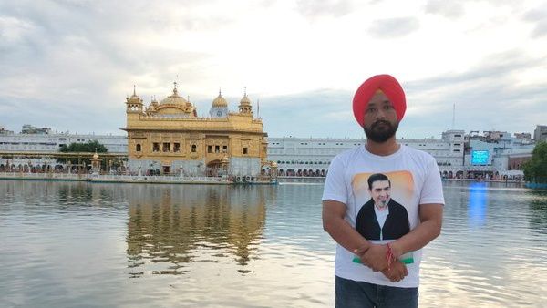 जगदीश टाइटलर की फोटो बनी टी-शर्ट पहनकर स्‍वर्ण मंदिर पहुंचा कांग्रेस कार्यकर्ता, शिकायत दर्ज