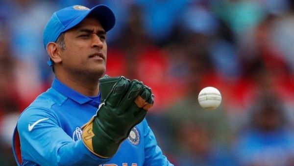 'मैं पल दो पल का शायर हूं..', जब MS Dhoni के एक फैसले से टूट गया था करोड़ों फैंस का दिल