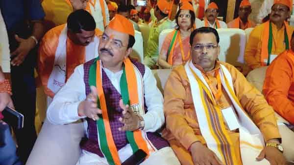 श्रीकांत त्‍यागी प्रकरण में बोले डिप्‍टी सीएम- फोटो खिंचवा लेने से कोई दोषी नहीं हो जाता