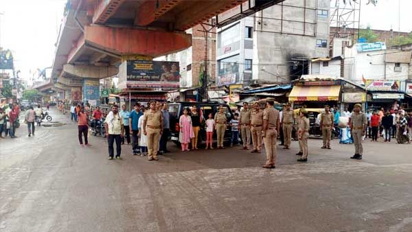 india@75 : सुबह 9 बजे 52 सेकंड के लिए थम सा गया बनारस, देखें तस्वीरें