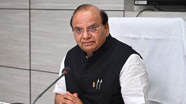 LG के खिलाफ दिल्ली विधानसभा में रातभर AAP विधायकों का धरना, वीके सक्सेना के खिलाफ CBI जांच की मांग