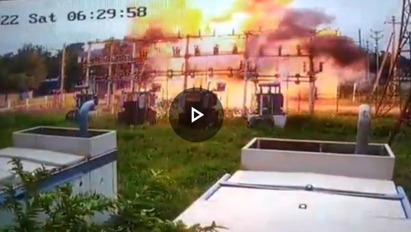 बम जैसे फटी बिजली की मीटरिंग इंस्ट्रूमेंट मशीन, रिपेयरिंग कर रहा इंजीनियर झुलसा