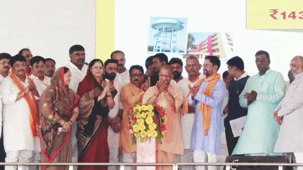 आजमगढ़ के नौजवानों को बाहर जाने पर होटलों में नहीं मिलते थे कमरे - सीएम योगी