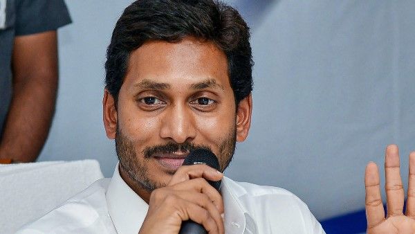 CM जगन ने अधिकारियों से जैविक दूध को बढ़ावा देने को कहा