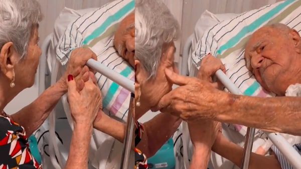 VIDEO: 70 साल के बीमार पति के बगल में बैठी महिला, हाथ थामे गा रही गीत, दोनों का प्यार देख आंखें हो जाएंगी नम