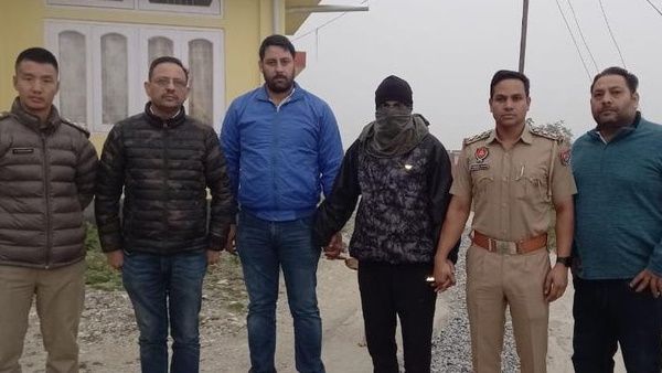 Chandigarh MMS: अरुणाचल से अरेस्ट हुआ सेना का जवान, आरोपी लड़की को कर रहा था ब्लैकमेल