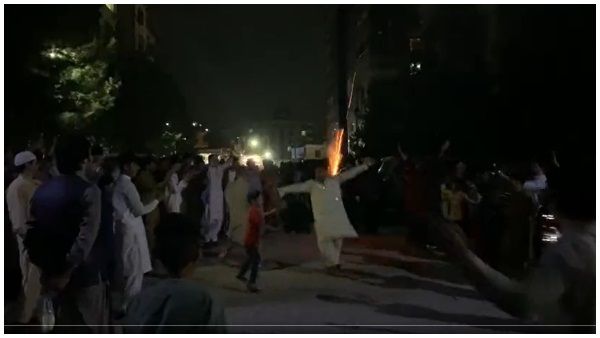 SL vs Pak: पाकिस्तान की हार का अफगानियों ने मनाया जश्न, जमकर डांस किया और पटाखे चलाए; Video