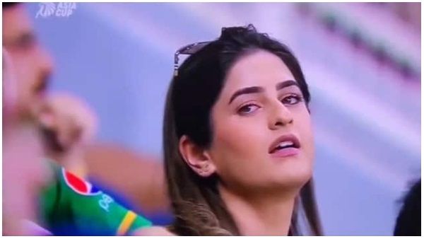 Asia Cup 2022: पाकिस्तान की हार के बाद सोशल मीडिया पर छाई मिस्ट्री गर्ल, फैंस बोले- इसके लिए देखा पूरा मैच