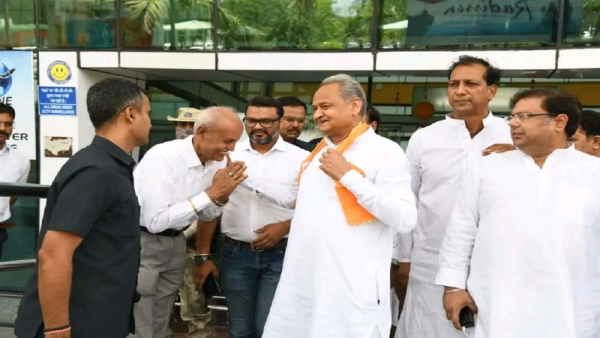 अशोक गहलोत के एक पद पर रहने के बयान के बाद गरमाई राजस्थान की सियासत, सीएम पद को लेकर सरगर्मियां तेज