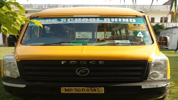भिंड:घर के बाहर टहल रही थी बुजुर्ग महिला, स्कूल बस ने कुचला