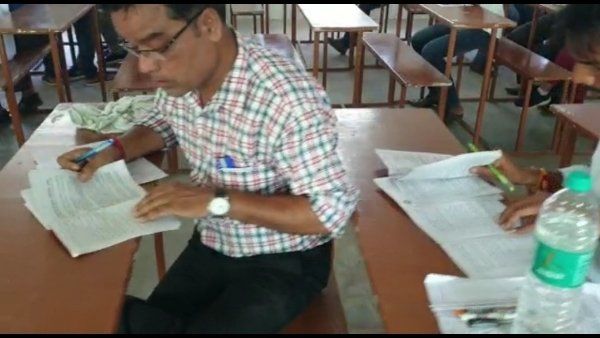 भिंड में एलएलबी की परीक्षा में गाइड रखकर परीक्षार्थी कर रहे थे नकल