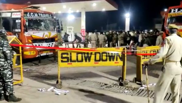 J&K: उधमपुर में पेट्रोल पंप पर खड़ी खाली बस में ब्लास्ट, 2 लोग घायल