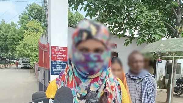 प्रधान पुत्र करते हैं गंदी बात और 'वो सब' करने का बनाते हैं दबाव, पंचायत सहायक ने चंदौली SP से की शिकायत