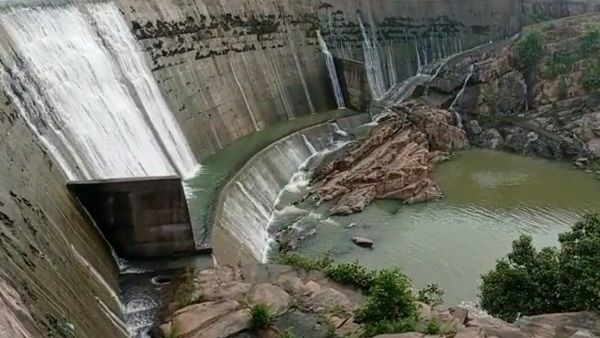 Sagar: शाहगढ़ का अपर चंदिया बांध जर्जर, होने लगा रिसाव, खतरनाक स्थिति में पहुंचा