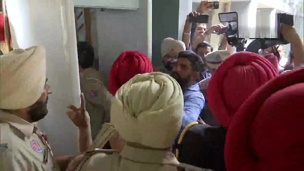 Chandigarh University: आपत्तिजनक वीडियो बनाने के आरोपी कोर्ट में पेश, 7 दिन के रिमांड पर