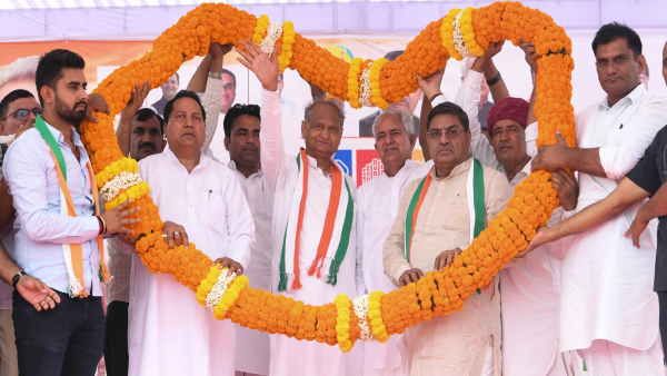 कांग्रेस में मुख्यमंत्री की कुर्सी के लिए कॉल्ड वार शुरू, पार्टी की गरिमा भूल बयानबाजी पर उतरे नेता