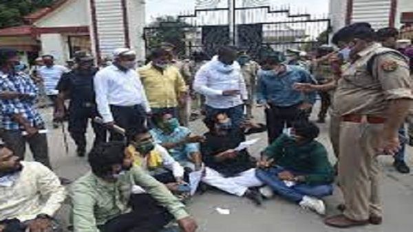 DDU News: जानिए आखिर क्यूं गोरखपुर विश्वविद्यालय के 50 छात्रों पर दर्ज हुआ मुकदमा