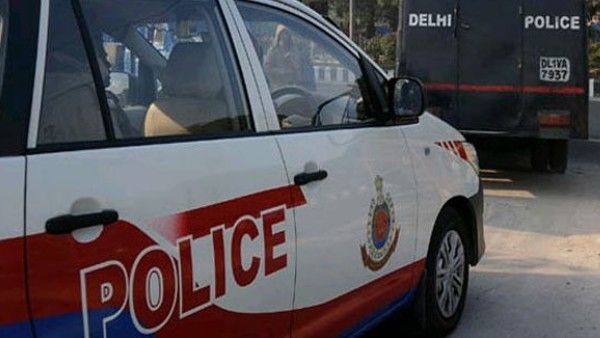 दिल्ली: क्लब में एंट्री को लेकर विवाद, बाउंसर्स पर महिला के कपड़े फाड़ने का आरोप