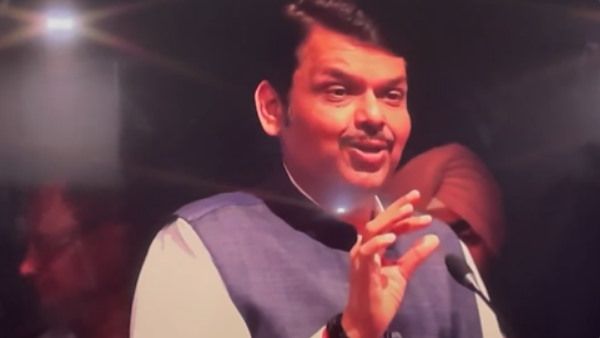 वेदांत फॉक्सकॉन प्रोजेक्ट पर हो रही सियासत पर बोले फडणवीस, गुजरात कोई पाकिस्तान नहीं है