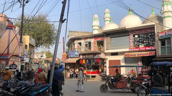 नमाज पर एफआईआर दर्ज करके रद्द क्यों कर दी यूपी पुलिस ने