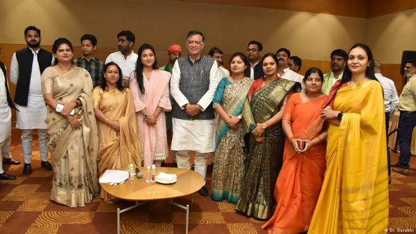 डॉक्टर, वकील और इंजीनियर के रूप में काम करते यूपी के विधायक