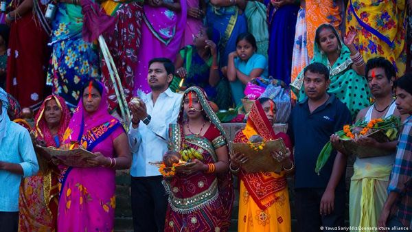 भारत में बाकियों से कम कमाते हैं मुसलमान और महिलाए: रिपोर्ट
