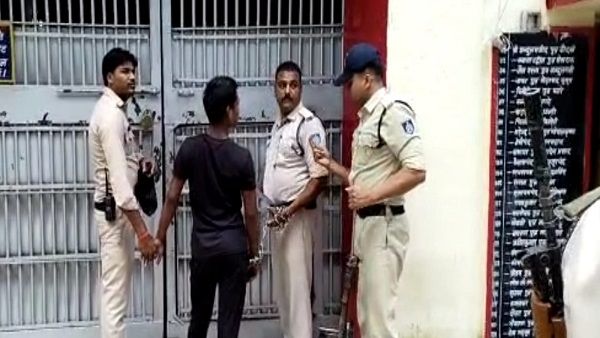 सीरियल किलरः न चेहरे पर शिकन, न मलाल, मुस्कराते हुए पोज देकर जेल गया शिवप्रसाद