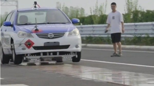 Video: भारत के सबसे बड़े 'दुश्मन' ने तैयार की हवा में उड़ने वाली कार, 230KM प्रति घंटे की रफ्तार से दौड़ाया