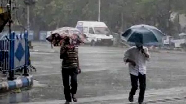 मौसम ने ली करवट, गुजरात के कई शहरों में बरसे मेघ, आसमानी बिजली से युवती की गई जान