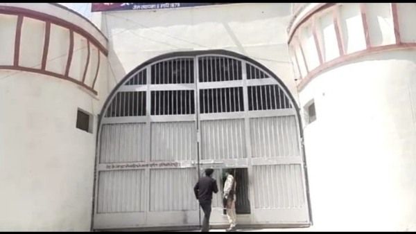 Gwalior news:अब ग्वालियर जेल प्रशासन ₹50 में बेचेगा मिठाई और फ्री में खिलाएगा खाना