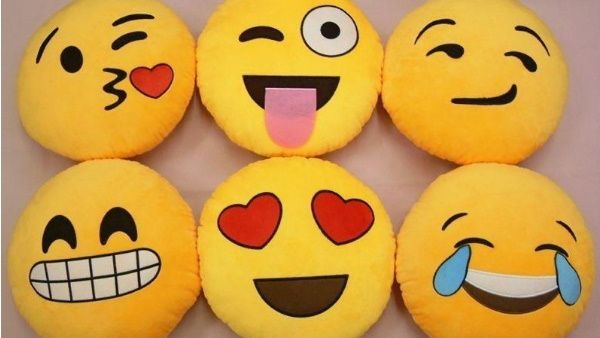 JOKES: महिला टीचर नें तोड़ा ट्रैफिक सिग्नल, पुलिसवाले ने दी मजेदार सजा