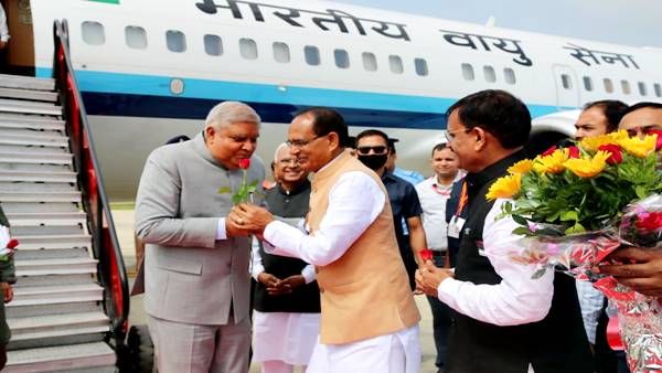 जबलपुर पहुंचे उप राष्ट्रपति जगदीप धनखड़, दिया गया गार्ड ऑफ़ ऑनर, दिनभर कई कार्यक्रम