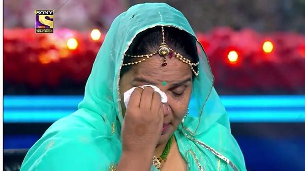 KBC 14: कोटा की शोभा कनवर ने अमिताभ को बताया द्रोणाचार्य, कहा-' मैं 450 बच्चों की मां हूं'