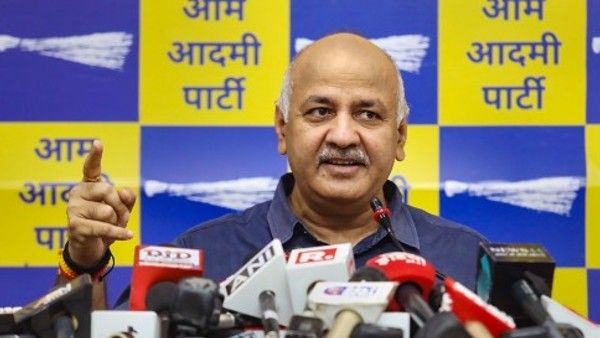 AAP नेता दुर्गेश पाठक को ईडी का समन, सिसोदिया ने पूछा- इनका टारगेट शराब नीति है या MCD चुनाव?