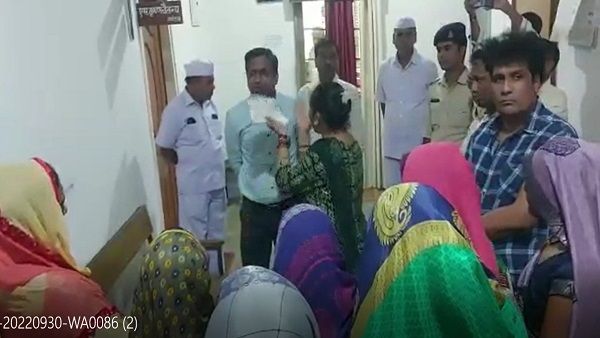 MP: दबंग विधायक ने आपा खोया, कलेक्टर से बोलीं- आंखें फूट गईं क्या तुम्हारी, ढोर, बेवकूफ आदमी!